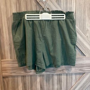 Women’s Universal Thread stretch waist shorts, size XXL.